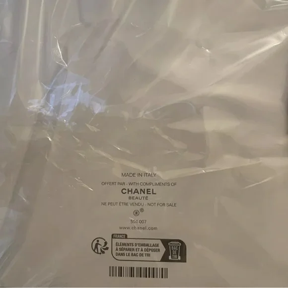 Chanel La Collection Red and White Stationery Set - Picture 6 of 6